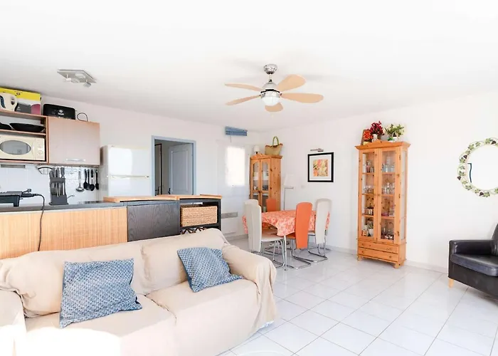 T3 Avec Piscine, Terrasse Vue Et Parking Prive - Fr-1-409-219
